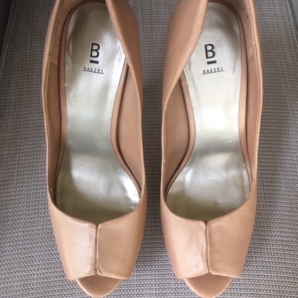 BAKERS Tan Shimmer Leather Platform Wood Heels - Picture 4 of 8